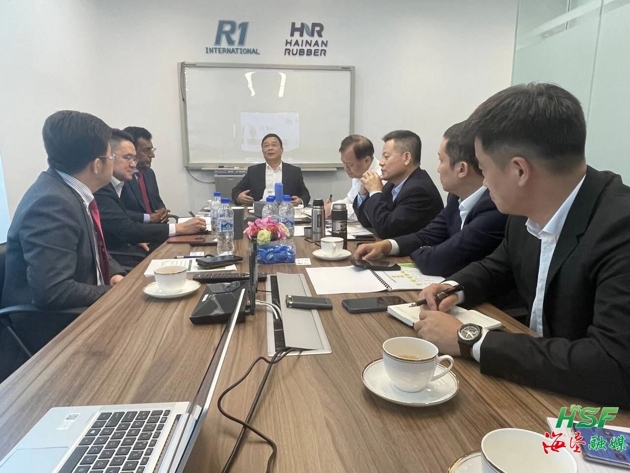 ������һ����R1��˾��̸��������������������